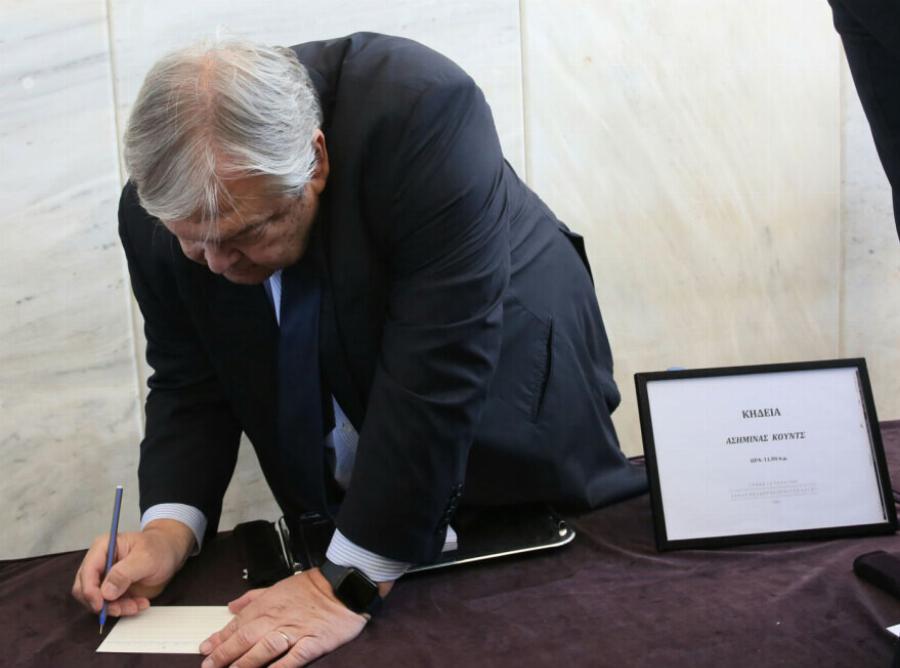 Θρήνος στην κηδεία της Λένας Σαμαρά – Συντετριμμένοι ο Αντώνης Σαμαράς και η σύζυγός του Γεωργία