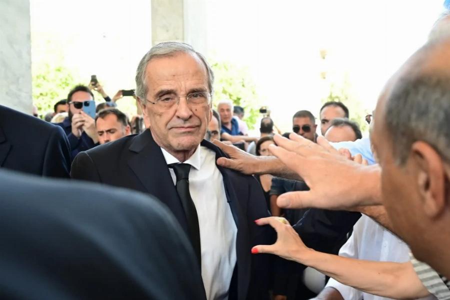 Θρήνος στην κηδεία της Λένας Σαμαρά – Συντετριμμένοι ο Αντώνης Σαμαράς και η σύζυγός του Γεωργία