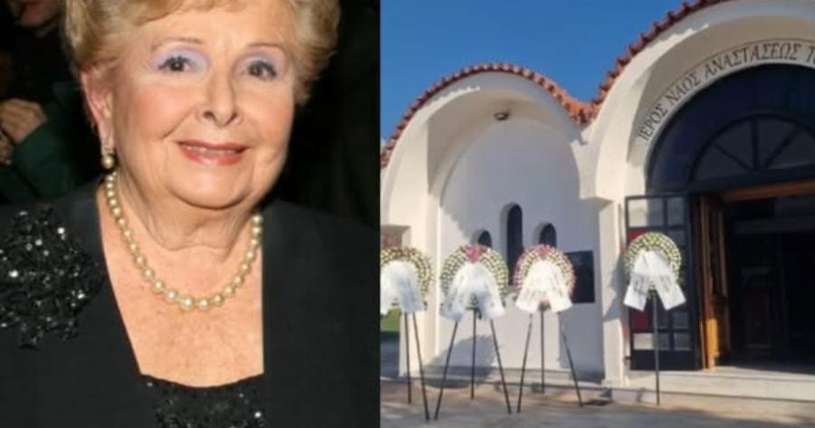 Κρίμα: Κανείς δεν πήγε στην κηδεία της Βέφας Αλεξιάδου – Έξι στεφάνια κι ελάχιστοι συγγενείς και φίλοι στο τελευταίο αντίο – Δημόσιο ξέσπασμα