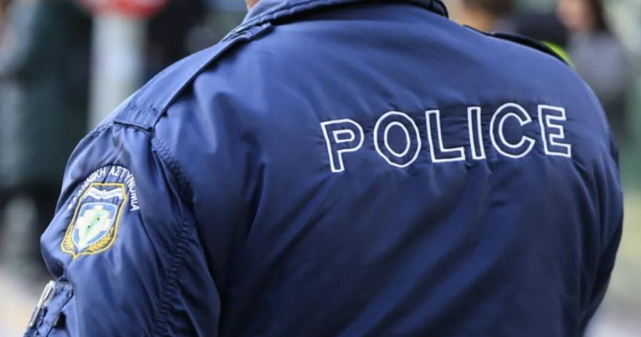 Πήγε για δημόσιο έγγραφο, Kατέλnξε με xειpoπέδες: Πώς οι «Αδιάφθοροι» παγiδεuσαv τον πρώην αστυνομικό και TikToker με τα 150 γραμμάρια Koκαivnς