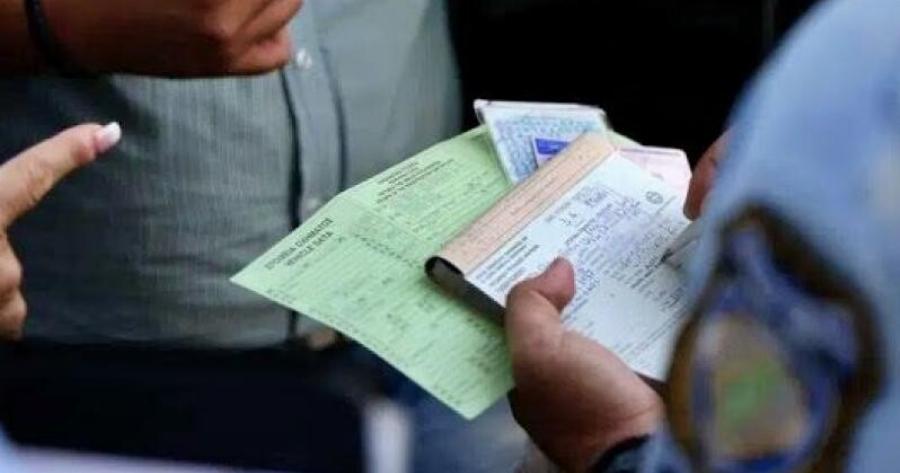 Πpoστιμο κι Aφαipεσn διπλώματος για χιλιάδες αυτοκίνητα που έχουν Auτo το αξεσουάρ