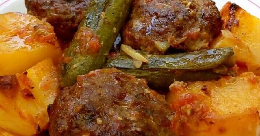 Μπιφτέκια στο φούρνο με πατάτες και κολοκυθάκια – Η εύκολη συνταγή