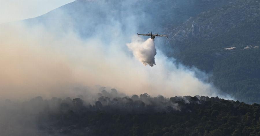 «Κόλαση» φωτιάς ΤΩΡΑ: Δίνει μάχη η Πυροσβεστική, 9 εναέρια μέσα και εικόνες χάους