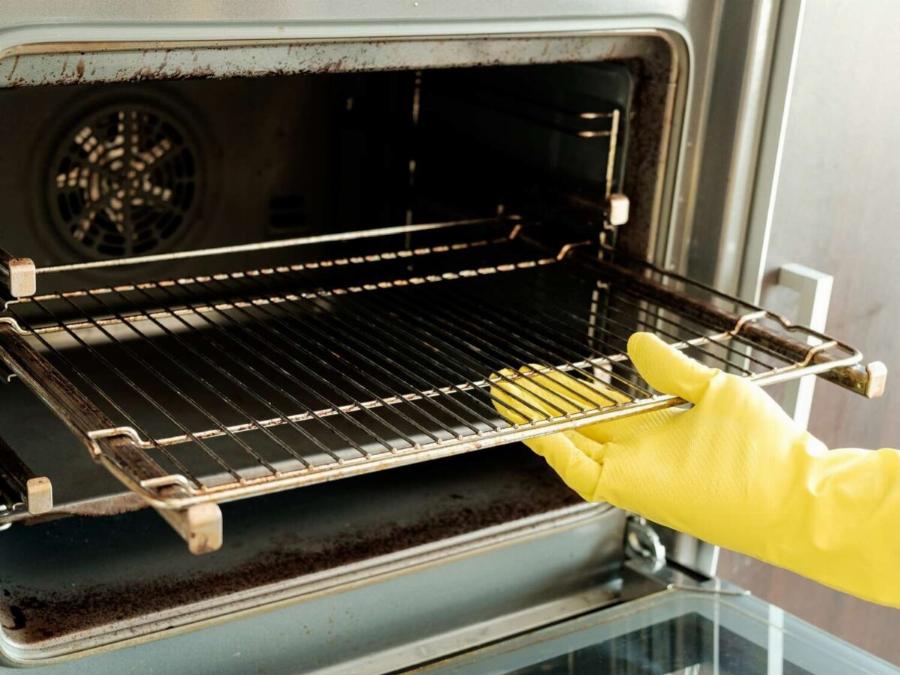 Πώς να καθαρίσετε τον φούρνο με αλουμινόχαρτο και να τον κάνετε να λάμπει σαν καινούργιο