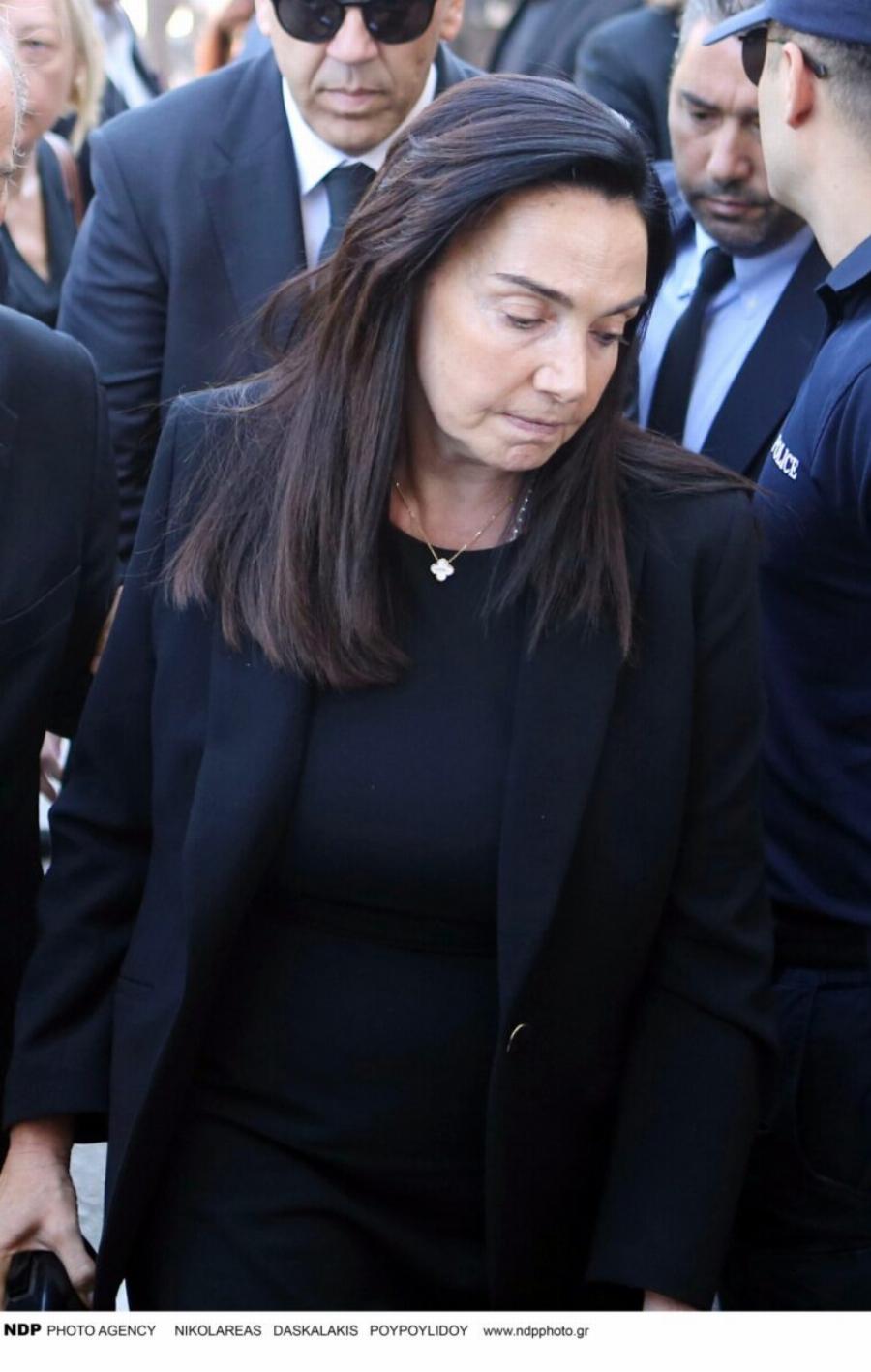 Θρήνος στην κηδεία της Λένας Σαμαρά – Συντετριμμένοι ο Αντώνης Σαμαράς και η σύζυγός του Γεωργία