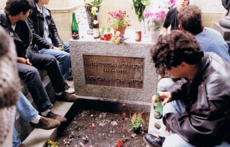 Τι σημαίνει η ελληνική φράση στον τάφο του Τζιμ Μόρισον