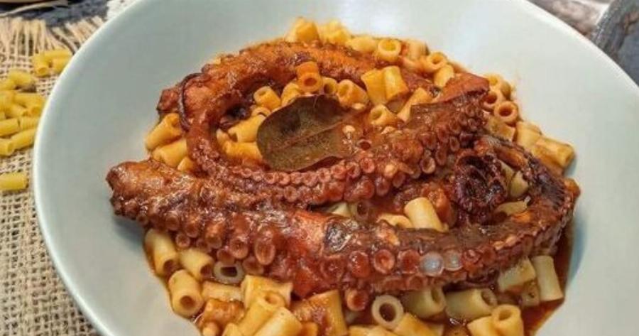 Το μυστικό για τέλειο χταπόδι με κοφτό μακαρονάκι – Το υλικό που το κάνει λουκούμι!