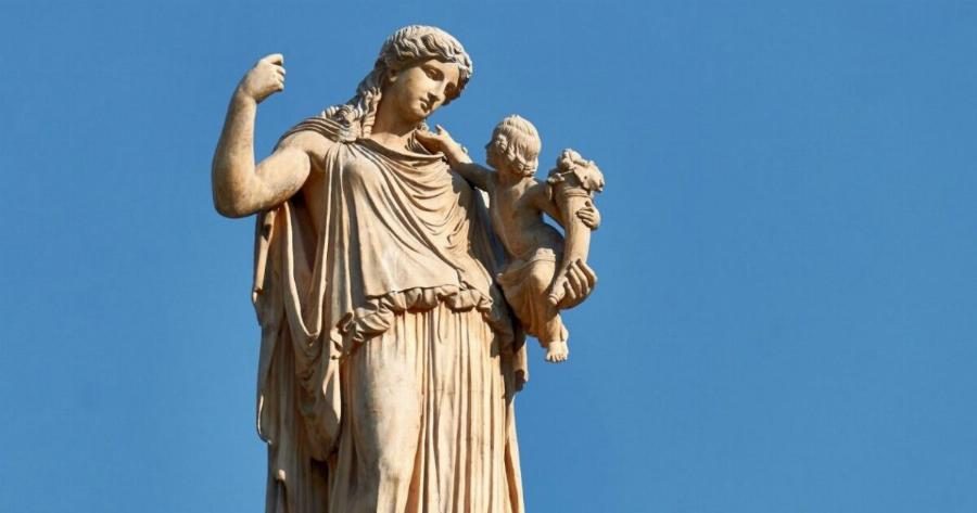 Μόνο έξι λέξεις: Η αρχαία ελληνική ευχή της μάνας που έχει μόνο φωνήεντα