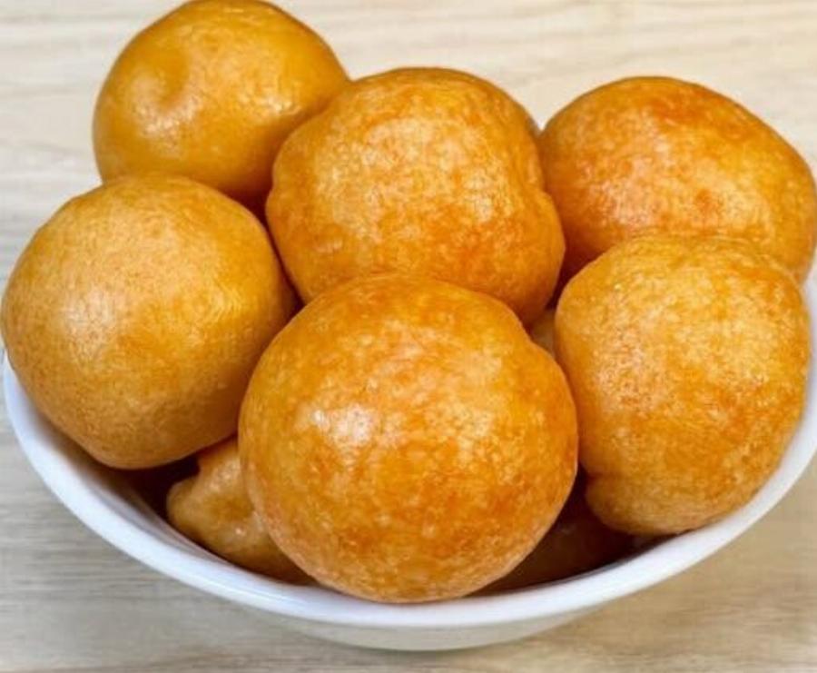 Τραγανό έξω, μαλακό εσωτερικά και έτοιμο σε λίγα λεπτά. Έτοιμες και ΑΥΤΕΣ ΟΙ ΤΥΡΟΜΠΑΛΕΣ με μόλις 2 υλικά!