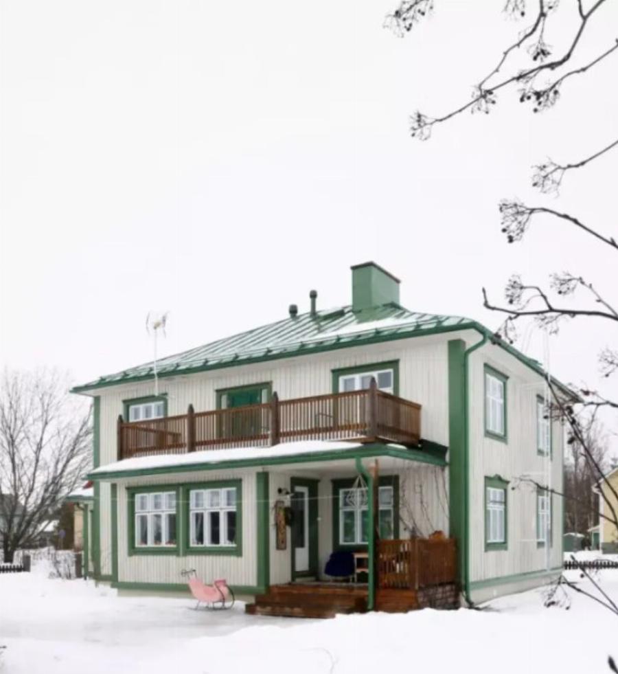 «Μπράβο, Γυναίκα!» : Μια Μοναχική Μητέρα Πέντε Παιδιών Αγόρασε Ένα Εγκαταλελειμμένο Σπίτι Και Το Μετέτρεψε Σε Παραμύθι!