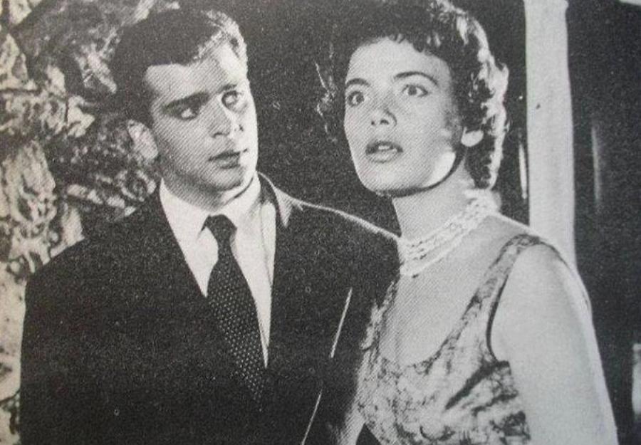 Ο Κώστας Κακκαβάς στα 88 του, παραμένει γοητευτικός, εξαιρετικά γυμνασμένος και δεν δείχνει καθόλου την ηλικία του