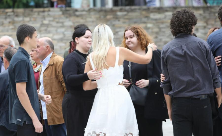 Θρήνος στο τελευταίο αντίο του άτυχου 26χρονου Ιωνά στην Ιερουσαλήμ – Τραγική φιγούρα η σύντροφός του, Μαργαρίτα