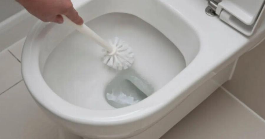 Τουαλέτα κάτασπρη μόνο με ένα υλικό που έχετε σπίτι, ούτε ξίδι, ούτε μαγειρική σόδα