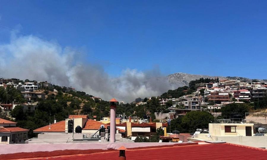 Μεγάλη φωτιά τώρα: Στη μάχη εναέρια μέσα – Μήνυμα από το 112