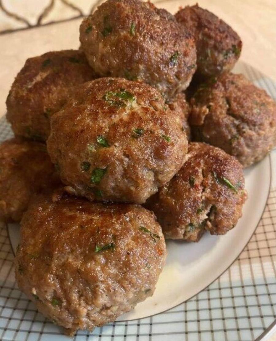 Κεφτεδάκια με υλικό έκπληξη που τα κάνει αφράτα και ζουμερά