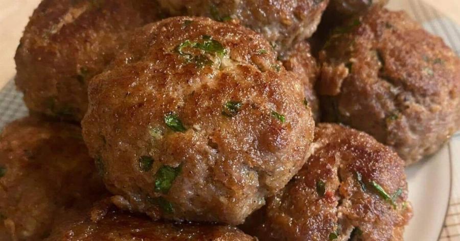 Κεφτεδάκια με υλικό έκπληξη που τα κάνει αφράτα και ζουμερά