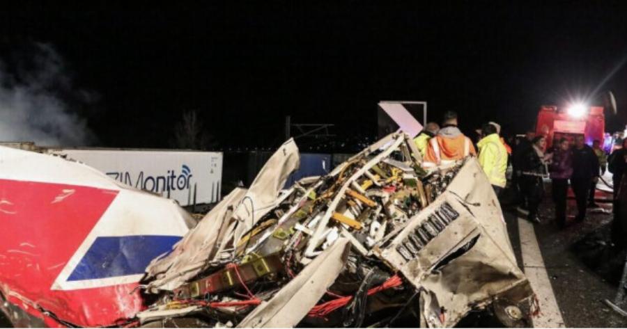 Μόνο Σεβασμός! Ραγίζουν καρδιές στα Τέμπη με αυτό που κάνουν τα τρένα κάθε φορά που περνούν από το σημείο του δυστυχήματος