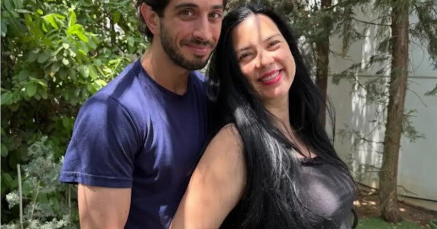 Πλέει σε πελάγη ευτυχίας η αγαπημένη ηθοποιός – Έγινε μαμά για 1η φορά στα 50 της