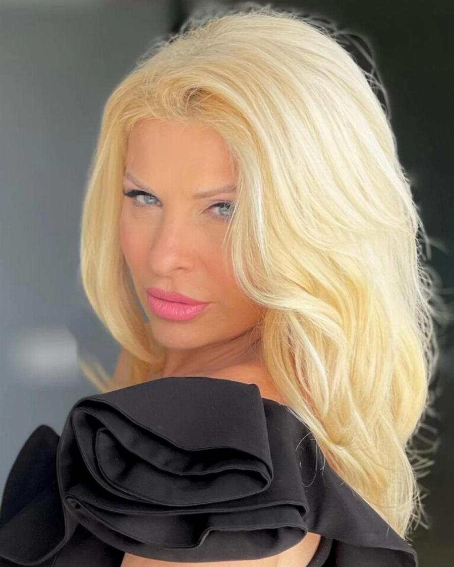 Σπάνε τα τηλέφωνα στα νυχάδικα & όλες ζητούν αυτό που έκανε η Μενεγάκη στα νύχια της, τη Νο1 τάση για 50άρες