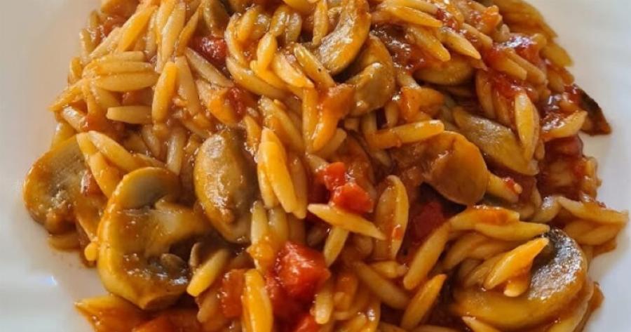 Το απόλυτο φαγητό της νηστείας – γιουβέτσι με μανιτάρια