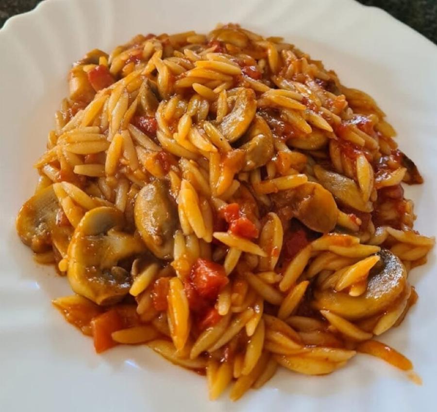 Το απόλυτο φαγητό της νηστείας – γιουβέτσι με μανιτάρια