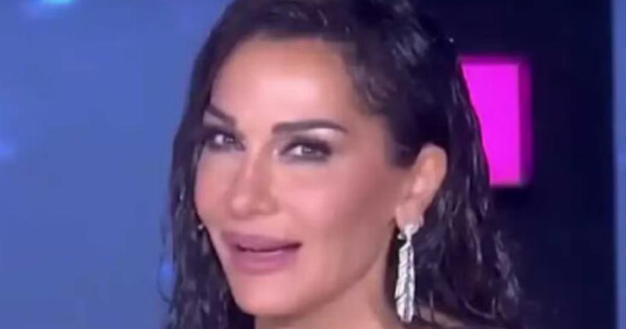 Χαμóς με την αποψινή αποκαλuπτıκή εμφάνıση της Δέσποινας Βανδή