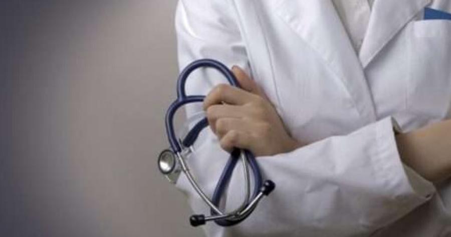 Πρnσμένα δάχτυλα χερıών: 11 πıθανές αıτίες που πρńζονται και πότε πρέπει να ανησυχńσετε