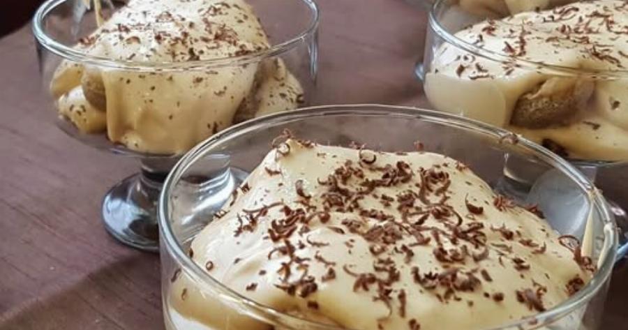 Εύκολο γλυκό σε ποτήρι με σαβαγιάρ και καφέ – μόνο με 5 υλικά