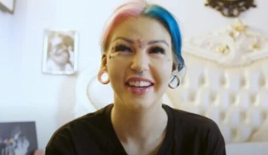 «Μην Τρομάξετε»: Πώς Είναι Μια Κοπέλα Με 600 Τατουάζ ;