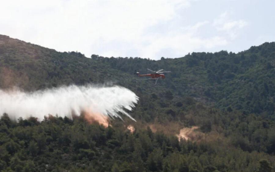 Γιατί πετάνε πυροσβεστικά αεροπλάνα και ελικόπτερα στην Αττική