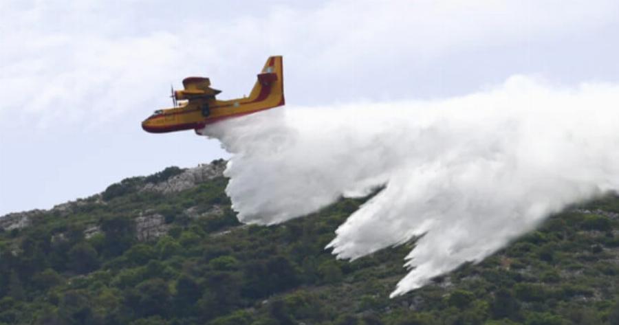 Γιατί πετάνε πυροσβεστικά αεροπλάνα και ελικόπτερα στην Αττική