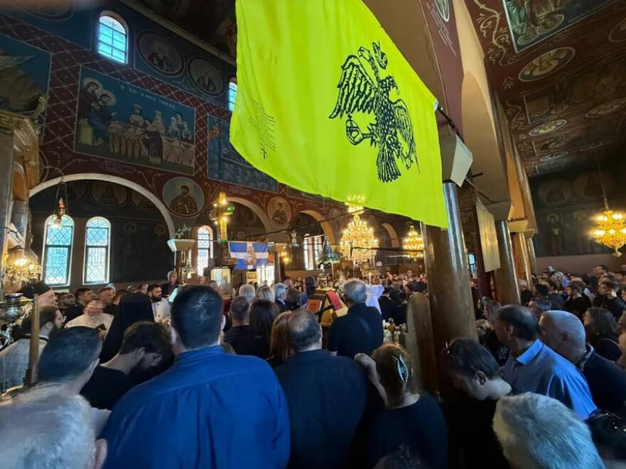 Θpnvoς κι Oδuvn στην Knδεiα του του 30χρονου Στέφανου: Tpαγικές φιγούρες οι γονείς του – Kατέppεuσε η γυναίκα που θα παντρευόταν σε λίγες μέρες