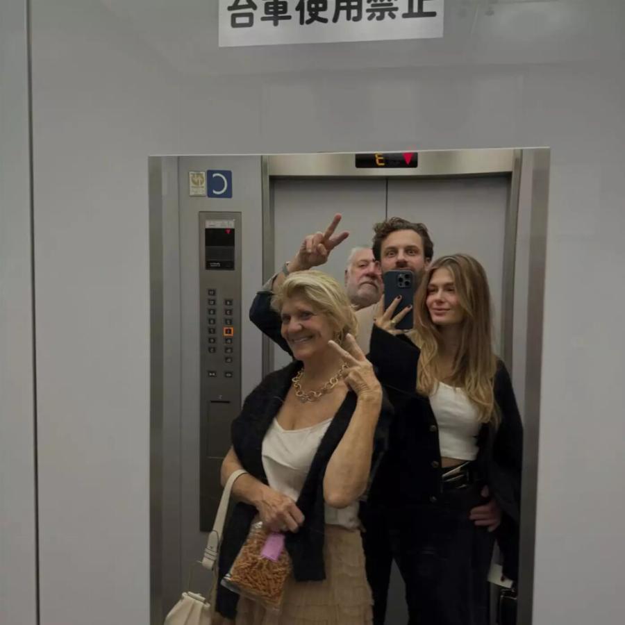 Αμαλία Κωστοπούλου: Πήγε Ιαπωνία με τον σύντροφό της, ανέβασε φώτο μαζί του και φάνηκε κάτι που… ξέχασε να βγάλει