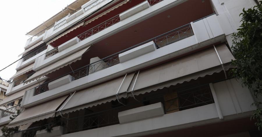 «Η κοπέλα έμοιαζε να κοιμάται»: Μαρτυρία για τους δύο νεκρούς νεαρούς μέσα σε αυτοκίνητο στον Πειραιά