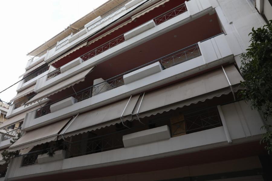 Φρίκη στον Πειραιά: Το νεαρό ζευγάρι πέθανε στο γκαράζ από τις αναθυμιάσεις του air condition – Το μοιραίο λάθος που συγκλονίζει