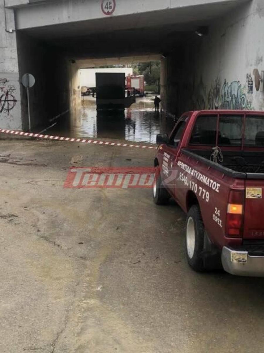 «Πνiγηκε» κάτω από το νερό πασίγνωστη μεγάλη πόλη της Ελλάδας: Δρόμοι – ποτάμια, κάτοικοι απελπισμένoι δεν ξέρουν τι να κάνουν