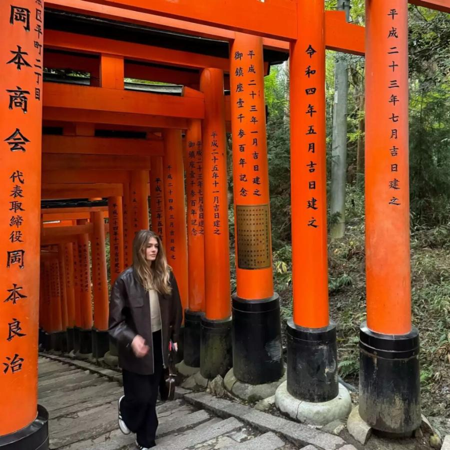 Αμαλία Κωστοπούλου: Πήγε Ιαπωνία με τον σύντροφό της, ανέβασε φώτο μαζί του και φάνηκε κάτι που… ξέχασε να βγάλει