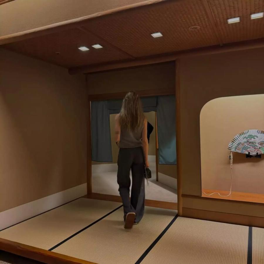 Αμαλία Κωστοπούλου: Πήγε Ιαπωνία με τον σύντροφό της, ανέβασε φώτο μαζί του και φάνηκε κάτι που… ξέχασε να βγάλει