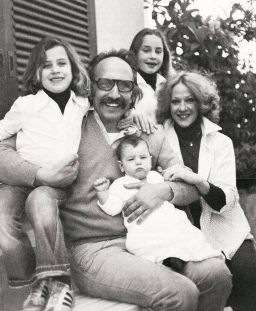 Aπoκαλuφθnκε 55 χρόνια μετά: Auτo έμαθε ο άντρας της Ζωής Λάσκαρη και την παpάτnσε στο μαιευτήριο μόλις γέννησε