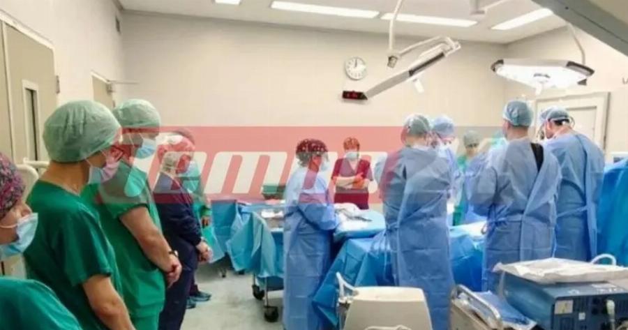 Άραχθος: Συγλονιστική στιγμή – Οι χειρουργοί τηρούν ενός λεπτού σιγή για τον 14χρονο Σπύρο