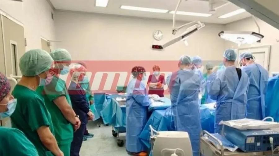 Άραχθος: Συγλονιστική στιγμή – Οι χειρουργοί τηρούν ενός λεπτού σιγή για τον 14χρονο Σπύρο