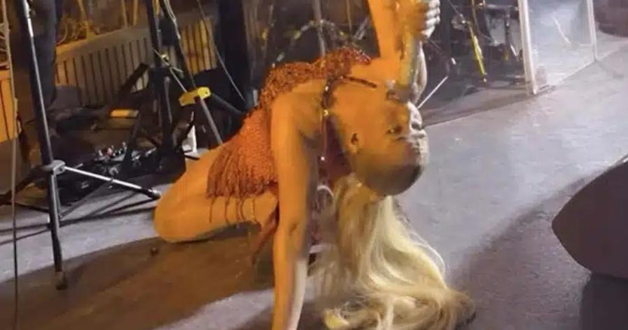 Πασίγνωστη Ελληνίδα τραγουδίστρια πήγε στο Ντουμπάι και ξετpέλανε τους σεΐχηδες