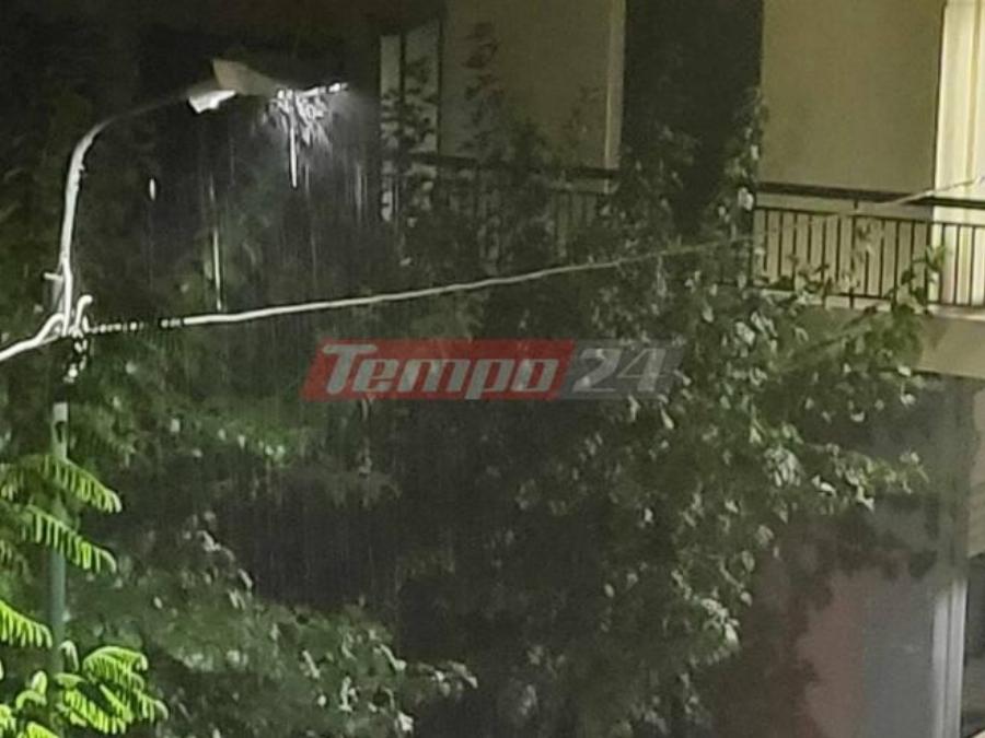 «Πνiγηκε» κάτω από το νερό πασίγνωστη μεγάλη πόλη της Ελλάδας: Δρόμοι – ποτάμια, κάτοικοι απελπισμένoι δεν ξέρουν τι να κάνουν