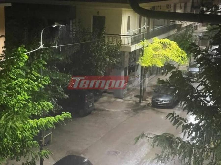 «Πνiγηκε» κάτω από το νερό πασίγνωστη μεγάλη πόλη της Ελλάδας: Δρόμοι – ποτάμια, κάτοικοι απελπισμένoι δεν ξέρουν τι να κάνουν