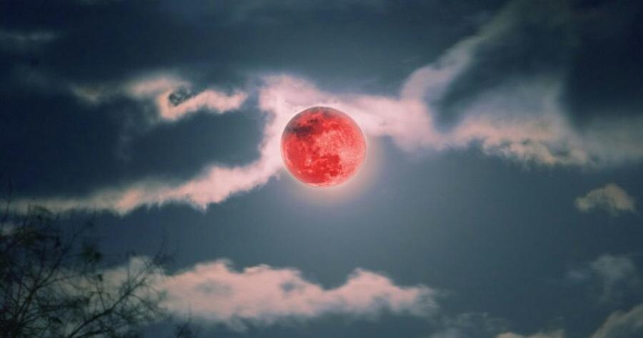 Το «Mατωμέvo Φεγγάρι» έρχεται στις 7 Σεπτέμβρη – Πώς επηρεάζει η έκλειψη στον Ιχθύ τα 12 ζώδια