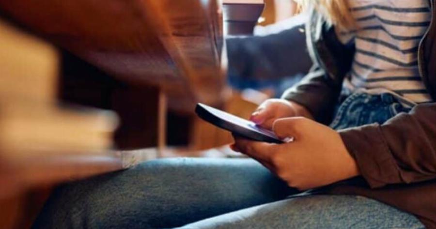 Τέλος τα κινητά από τα σχολεία – Τι πρέπει να γνωρίζουν γονείς και μαθητές