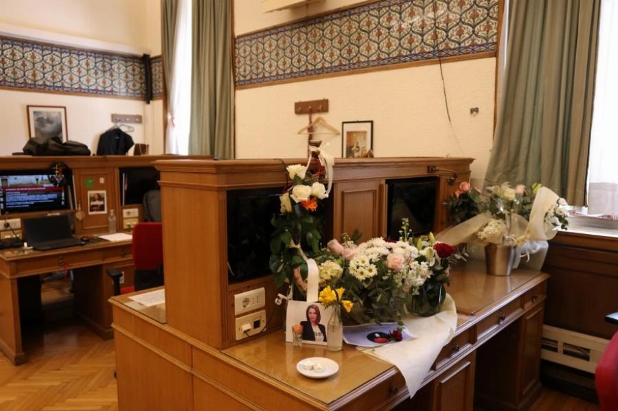 «Επέστρεψε στο φως»: Συγκίνηση στην κηδεία της δημοσιογράφου Αντιγόνης Πανέλλη, οι επικήδειοι των συναδέλφων της