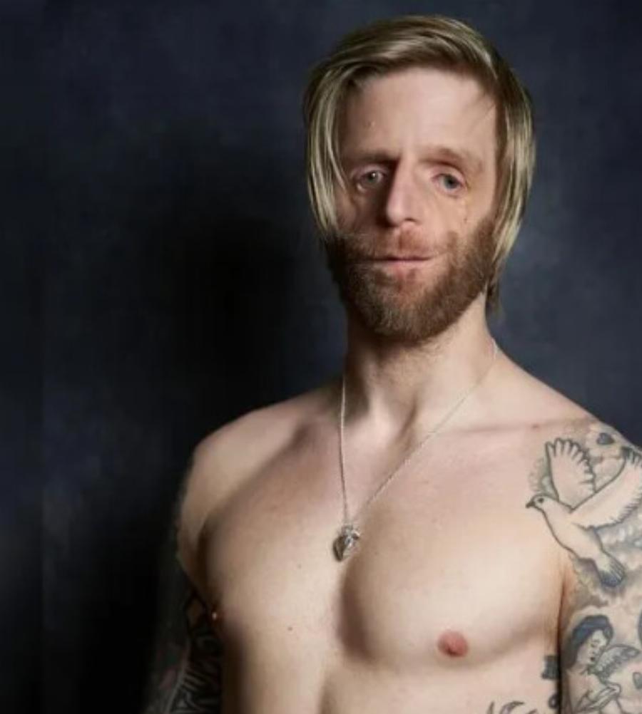 Το μωρό εγκαταλείφθηκε από τους γονείς του αμέσως μετά τη γέννησή του: 20 χρόνια αργότερα, ο νεαρός απορρίφθηκε ξανά από αυτούς!