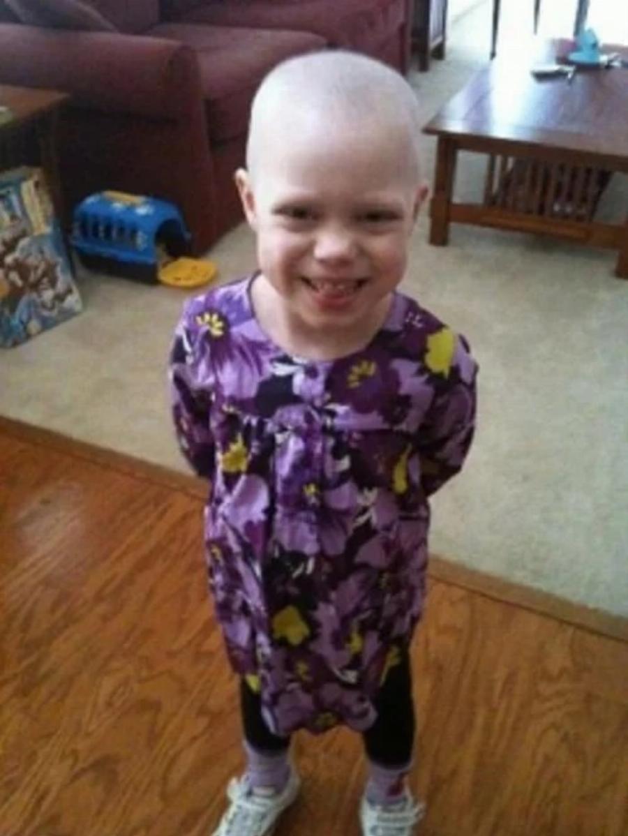 Κοpιτσάκι πέθαινε από καρκίνο και οι γονείς του προετοίμαζαν την κηδεία του. Μέχρι που άνοιξε τα μάτια του και τους είπε αυτές τις 5 λέξεις