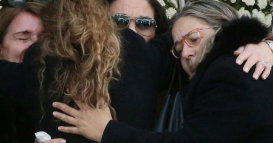 «Επέστρεψε στο φως»: Συγκίνηση στην κηδεία της δημοσιογράφου Αντιγόνης Πανέλλη, οι επικήδειοι των συναδέλφων της